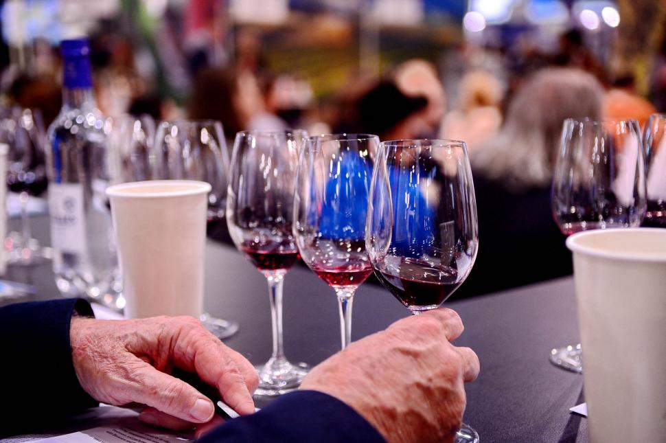 Prosecco cu diamante și vinuri vulcanice. Noile tendinţe pentru băuturile alcoolice au fost prezentate la o expoziţie, în Paris 951995