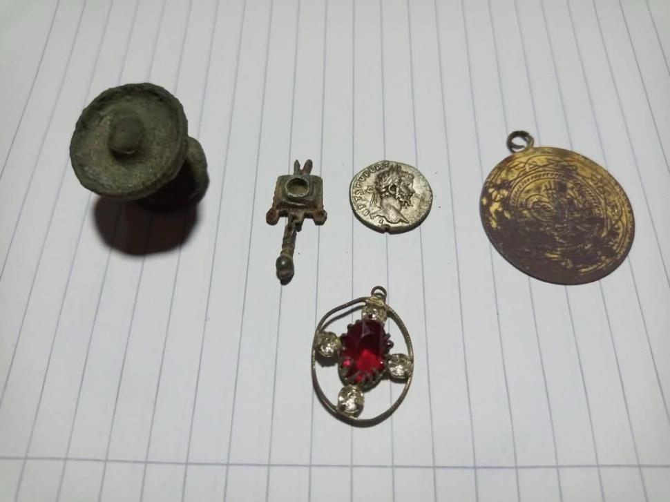 Un miner din Gorj a plecat în pădure cu un detector de metale și a făcut o descoperire senzațională 952928