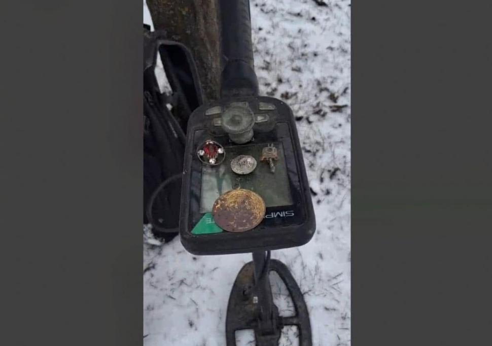 Un miner din Gorj a plecat în pădure cu un detector de metale și a făcut o descoperire senzațională 952930