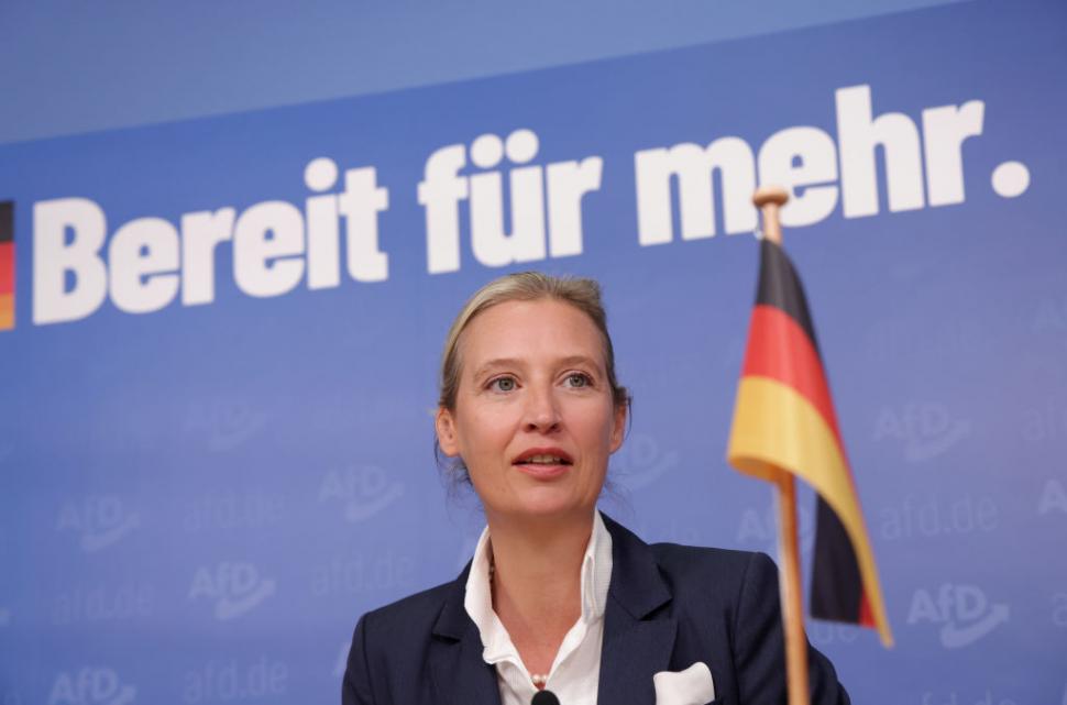 Cine e Alice Weidel, suveranista anti-migrație care vrea să conducă Germania: e căsătorită cu o singaleză și trăiește în Elveția 953420
