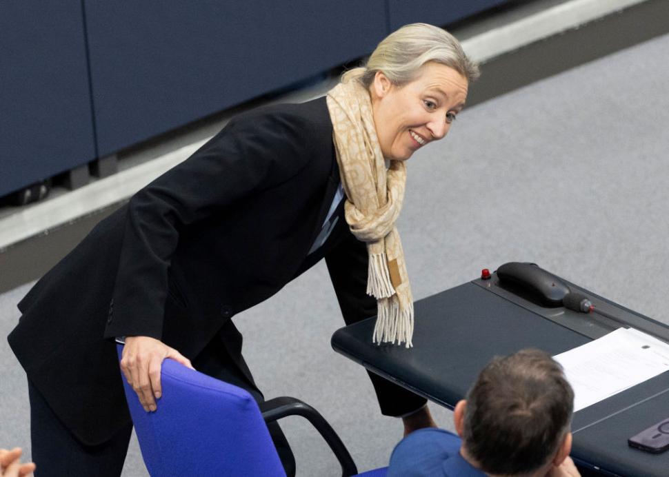 Cine e Alice Weidel, suveranista anti-migrație care vrea să conducă Germania: e căsătorită cu o singaleză și trăiește în Elveția 953428