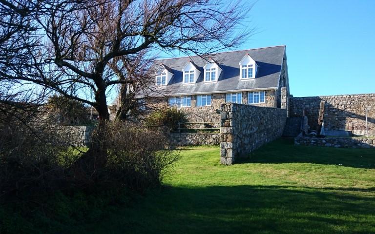 Insula care se poate închiria în întregime cu doar 50 de euro pe noapte. Are o casă cu 9 dormitoare, complet utilată 953632