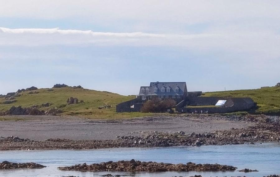 Insula care se poate închiria în întregime cu doar 50 de euro pe noapte. Are o casă cu 9 dormitoare, complet utilată 953633