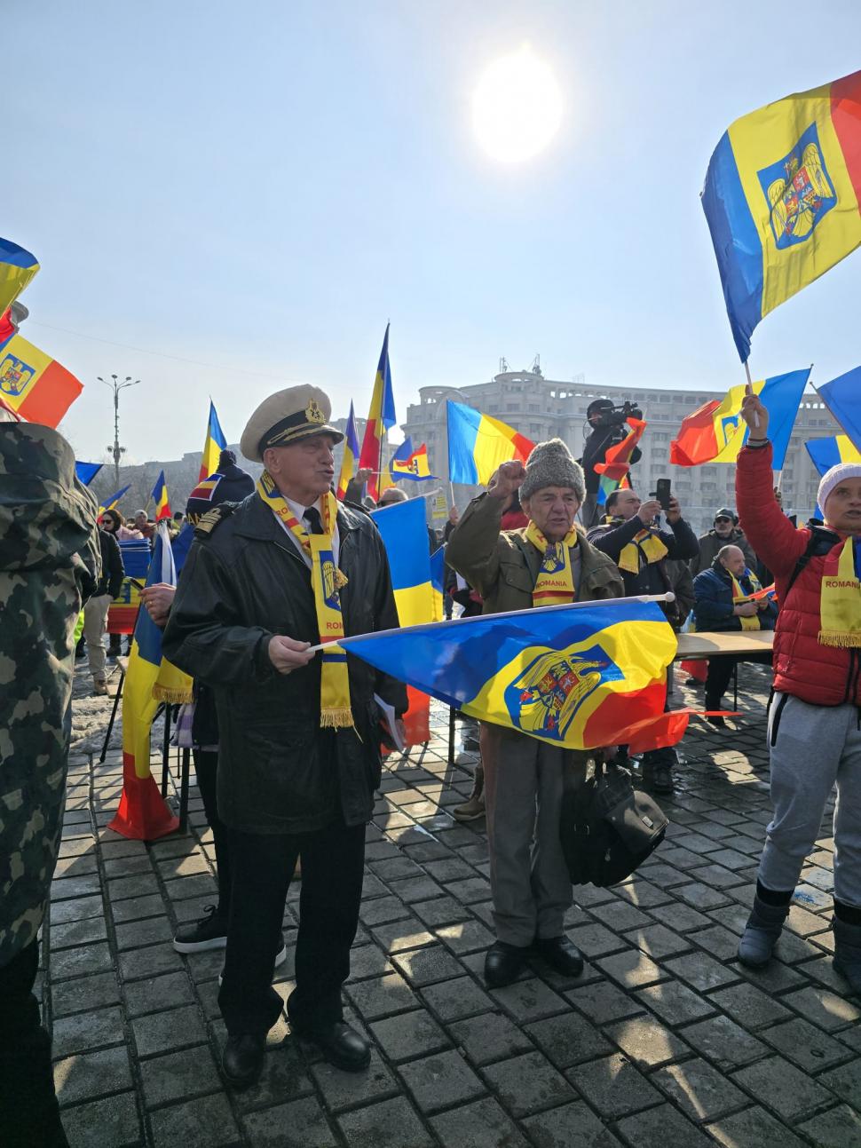 Cum a fost la protestul pro-Georgescu: ”Hai să adunăm zăpada de pe jos, să o punem în buzunare. Președintele merită să facem asta” 953726