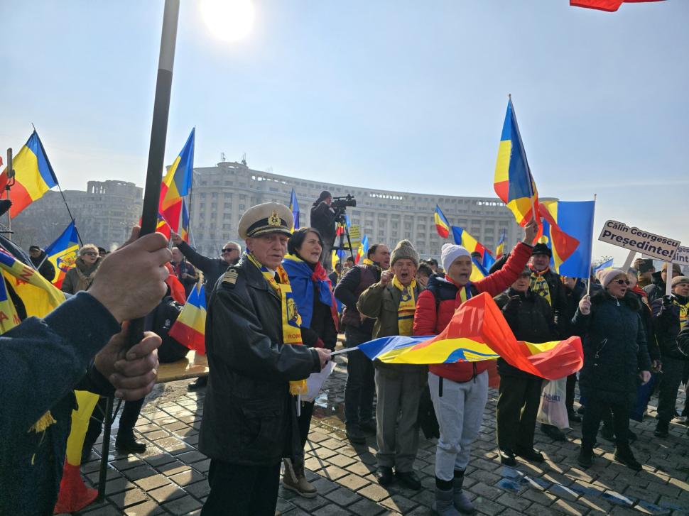 Cum a fost la protestul pro-Georgescu: ”Hai să adunăm zăpada de pe jos, să o punem în buzunare. Președintele merită să facem asta” 953727