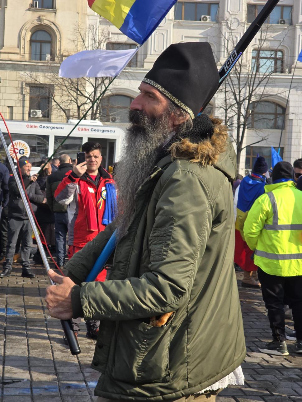 Cum a fost la protestul pro-Georgescu: ”Hai să adunăm zăpada de pe jos, să o punem în buzunare. Președintele merită să facem asta” 953728