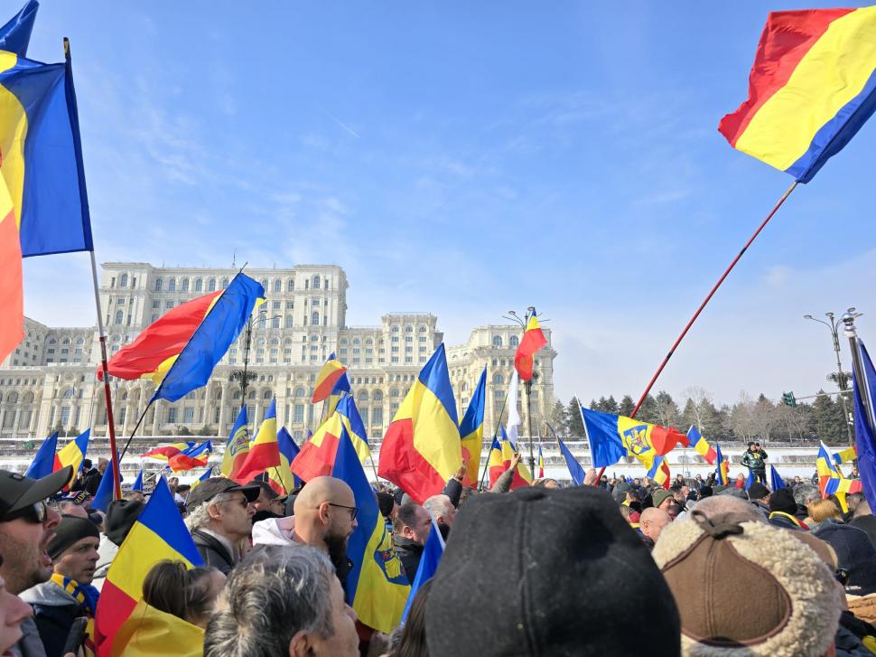 Cum a fost la protestul pro-Georgescu: ”Hai să adunăm zăpada de pe jos, să o punem în buzunare. Președintele merită să facem asta” 953742