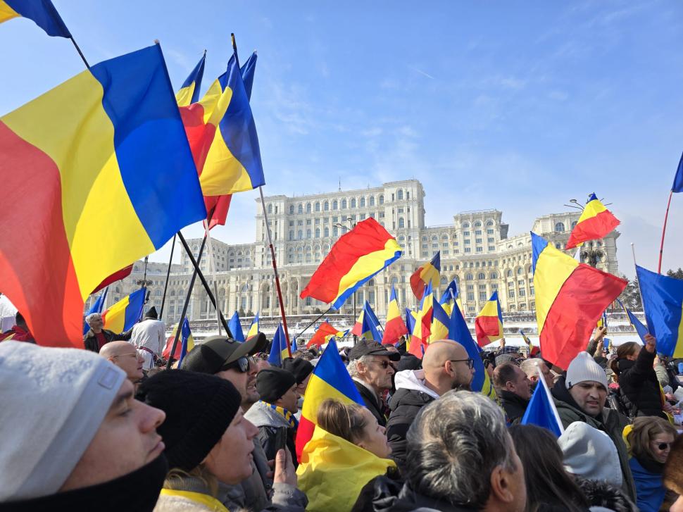 Cum a fost la protestul pro-Georgescu: ”Hai să adunăm zăpada de pe jos, să o punem în buzunare. Președintele merită să facem asta” 953744