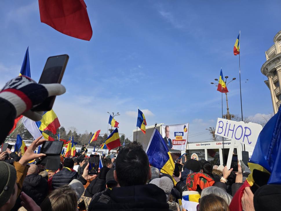 Cum a fost la protestul pro-Georgescu: ”Hai să adunăm zăpada de pe jos, să o punem în buzunare. Președintele merită să facem asta” 953746