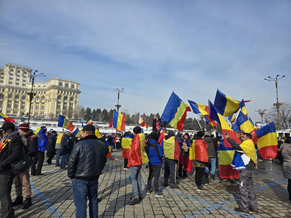 Cum a fost la protestul pro-Georgescu: ”Hai să adunăm zăpada de pe jos, să o punem în buzunare. Președintele merită să facem asta” 953753