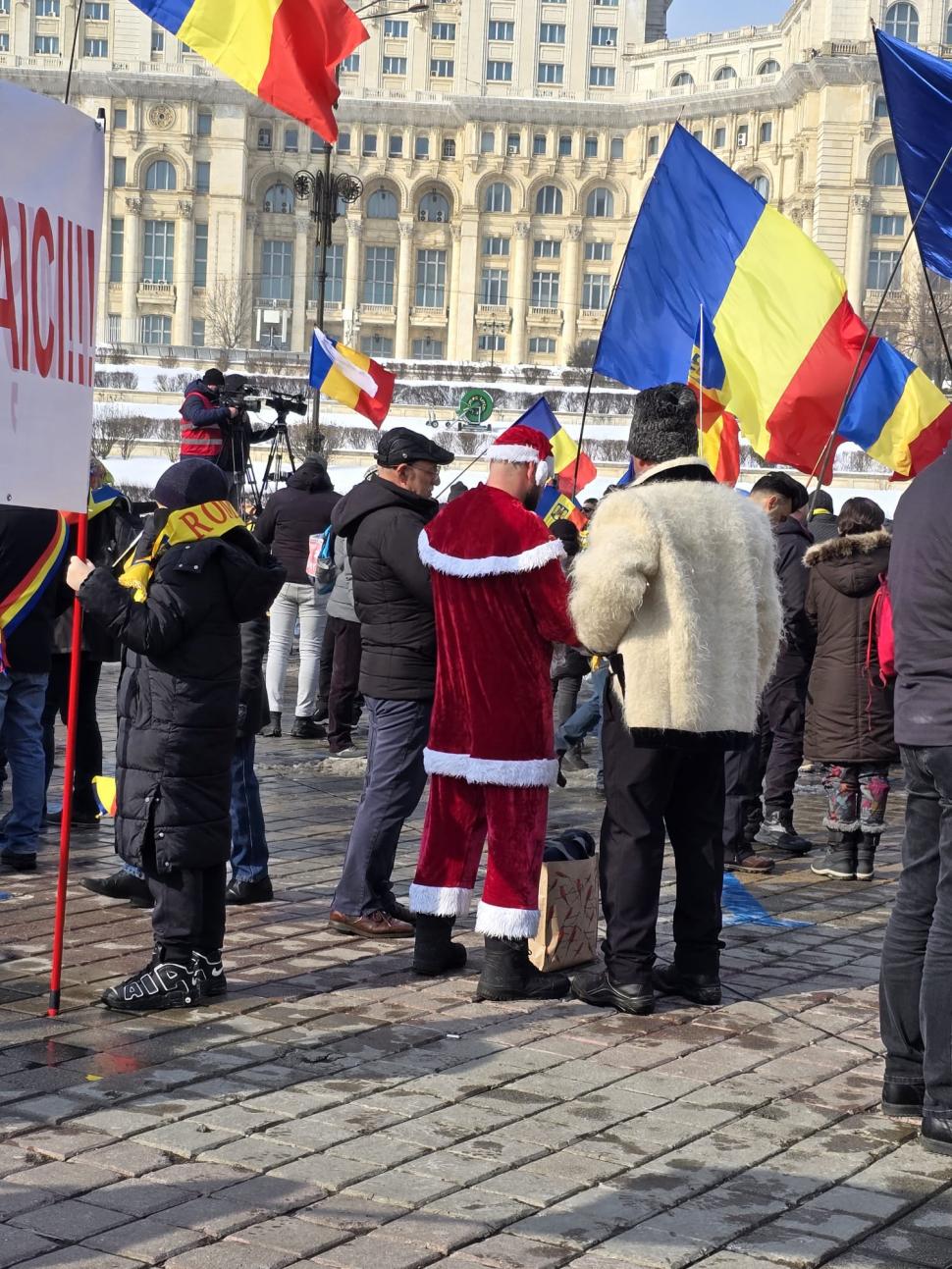 Cum a fost la protestul pro-Georgescu: ”Hai să adunăm zăpada de pe jos, să o punem în buzunare. Președintele merită să facem asta” 953754