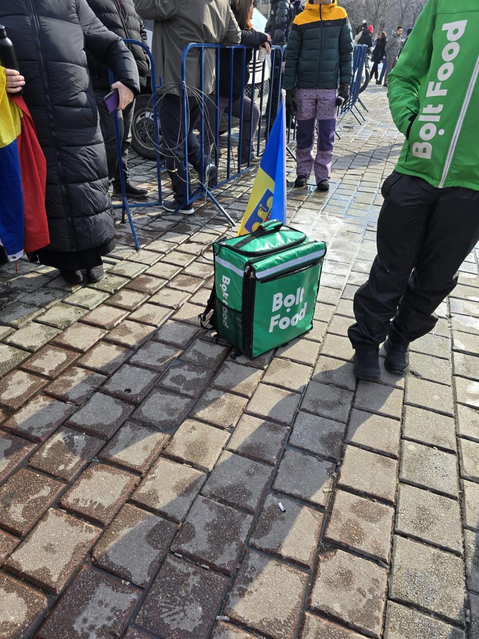 Cum a fost la protestul pro-Georgescu: ”Hai să adunăm zăpada de pe jos, să o punem în buzunare. Președintele merită să facem asta” 953755