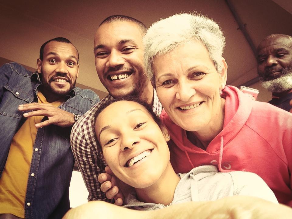 Povestea ardeleanului de culoare care oferă consultanță în afaceri și te învață să gătești pe TikTok: „Am fost sărac lipit” 952768