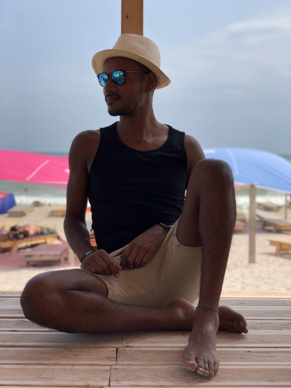 Povestea ardeleanului de culoare care oferă consultanță în afaceri și te învață să gătești pe TikTok: „Am fost sărac lipit” 952773