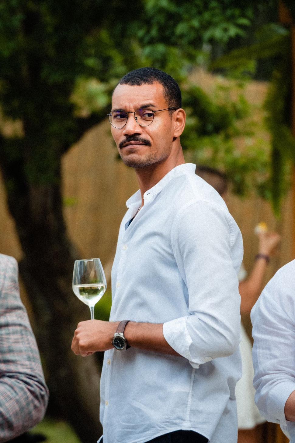 Povestea ardeleanului de culoare care oferă consultanță în afaceri și te învață să gătești pe TikTok: „Am fost sărac lipit” 952781