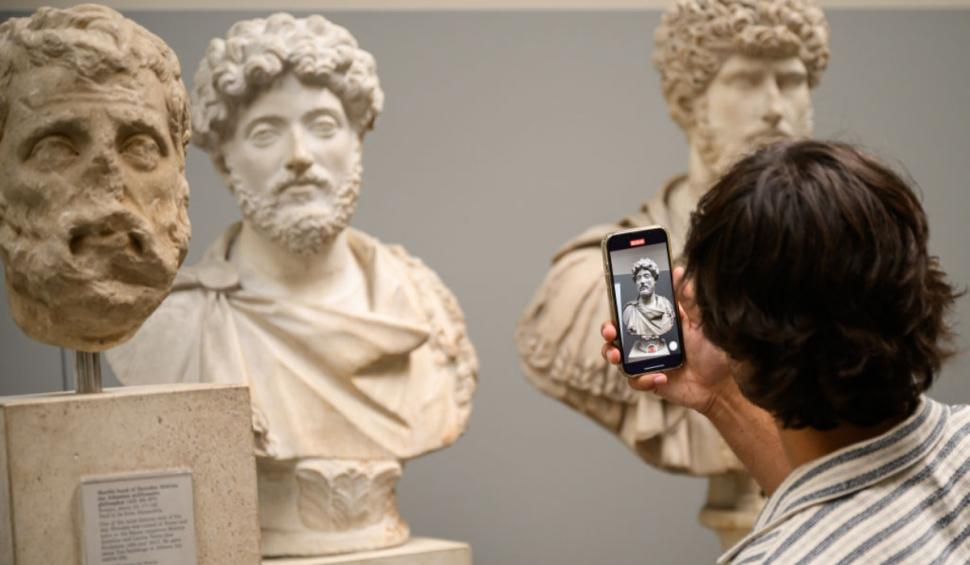 Cele mai celebre muzee ale lumii, copleșite de numărul prea mare de turiști, sunt obligate să se reinventeze 950437