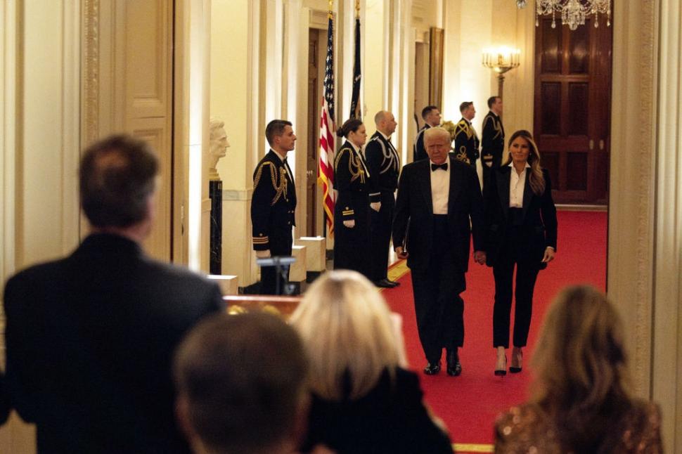 Melania Trump s-a întors la Casa Albă, după o absenţă lungă. Preşedintele american şi-a lăudat soţia în faţa guvernatorilor 953990