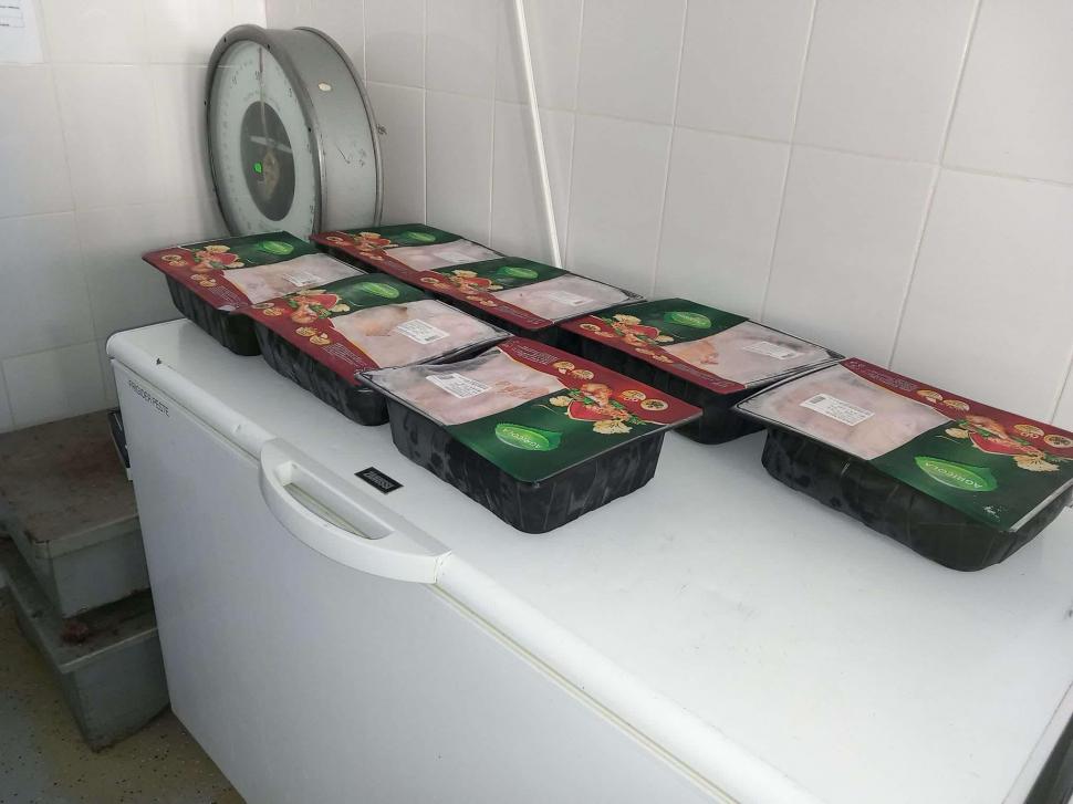 Scandal după controlul ANPC la Spitalul Adjud. Inspectorii, blocați în interior. Li s-a cerut să șteargă pozele cu mâncarea expirată 954023