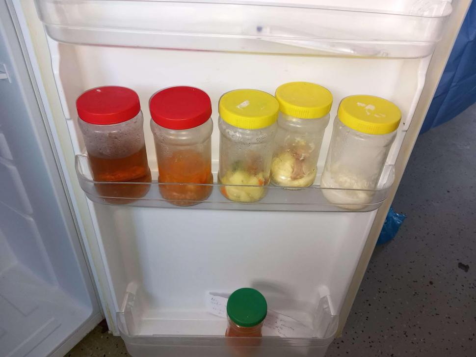 Scandal după controlul ANPC la Spitalul Adjud. Inspectorii, blocați în interior. Li s-a cerut să șteargă pozele cu mâncarea expirată 954026