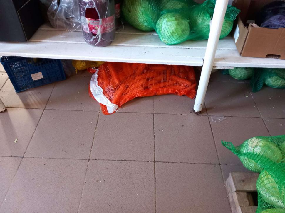 Scandal după controlul ANPC la Spitalul Adjud. Inspectorii, blocați în interior. Li s-a cerut să șteargă pozele cu mâncarea expirată 954028