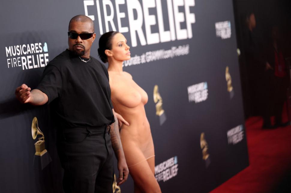 Kanye West a postat o imagine cu Bianca Censori complet dezbrăcată pentru a-și promova un film: Sunt mândru de soția mea 954290