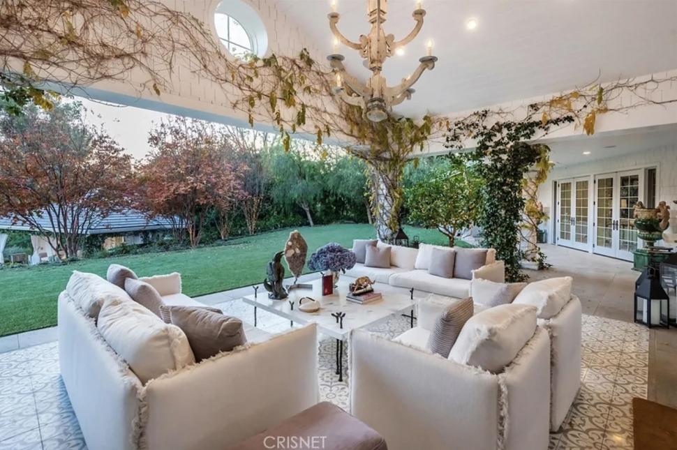 Primele imagini cu casa pe care tocmai și-a cumpărat-o Jennifer Lopez. Domeniul de lux i-a aparținut lui Sylvester Stallone 954117