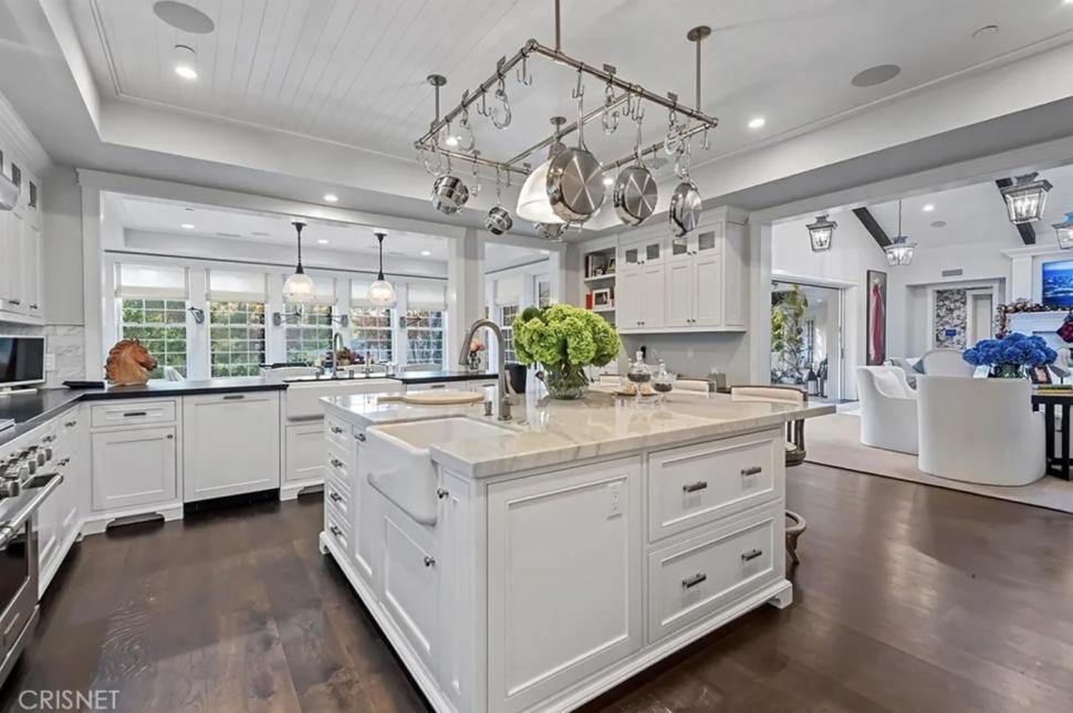 Primele imagini cu casa pe care tocmai și-a cumpărat-o Jennifer Lopez. Domeniul de lux i-a aparținut lui Sylvester Stallone 954118