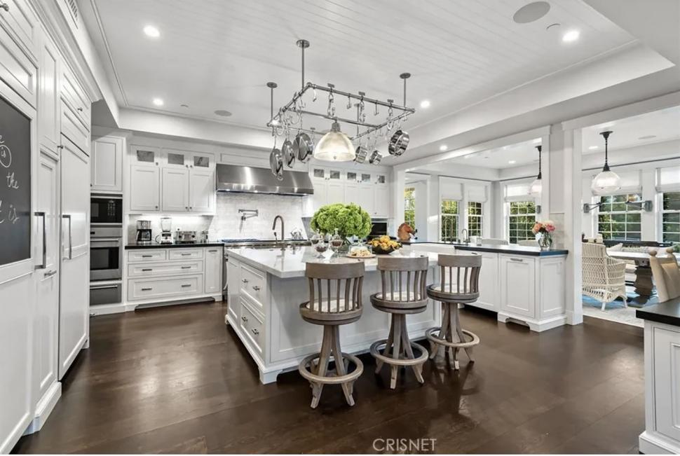 Primele imagini cu casa pe care tocmai și-a cumpărat-o Jennifer Lopez. Domeniul de lux i-a aparținut lui Sylvester Stallone 954119