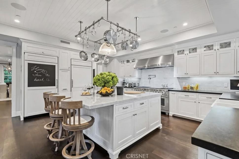 Primele imagini cu casa pe care tocmai și-a cumpărat-o Jennifer Lopez. Domeniul de lux i-a aparținut lui Sylvester Stallone 954120