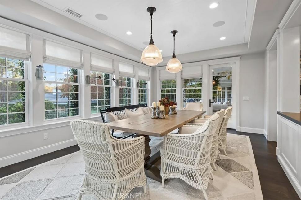 Primele imagini cu casa pe care tocmai și-a cumpărat-o Jennifer Lopez. Domeniul de lux i-a aparținut lui Sylvester Stallone 954121