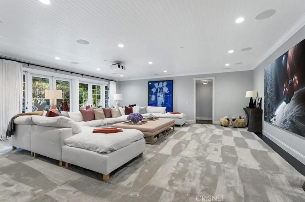 Primele imagini cu casa pe care tocmai și-a cumpărat-o Jennifer Lopez. Domeniul de lux i-a aparținut lui Sylvester Stallone 954122