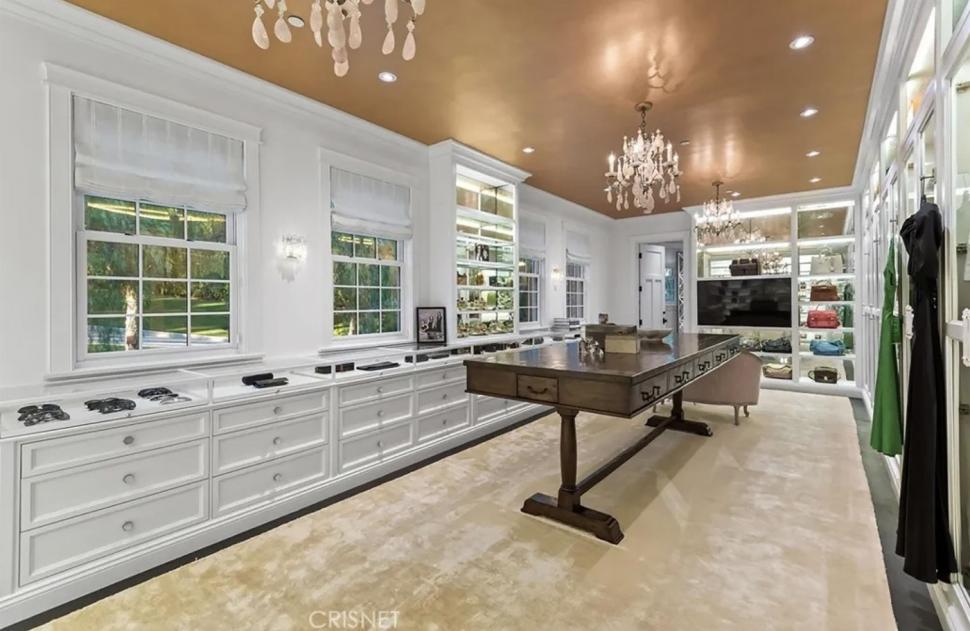 Primele imagini cu casa pe care tocmai și-a cumpărat-o Jennifer Lopez. Domeniul de lux i-a aparținut lui Sylvester Stallone 954126