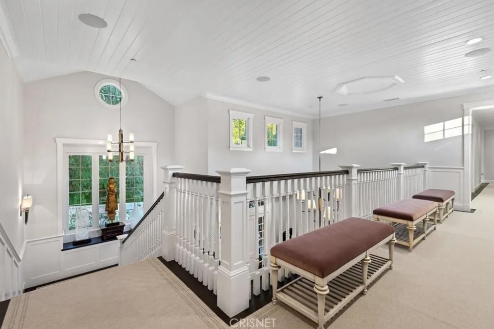 Primele imagini cu casa pe care tocmai și-a cumpărat-o Jennifer Lopez. Domeniul de lux i-a aparținut lui Sylvester Stallone 954129