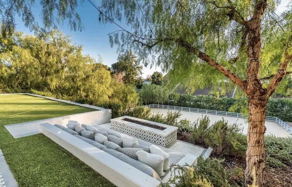 Primele imagini cu casa pe care tocmai și-a cumpărat-o Jennifer Lopez. Domeniul de lux i-a aparținut lui Sylvester Stallone 954130