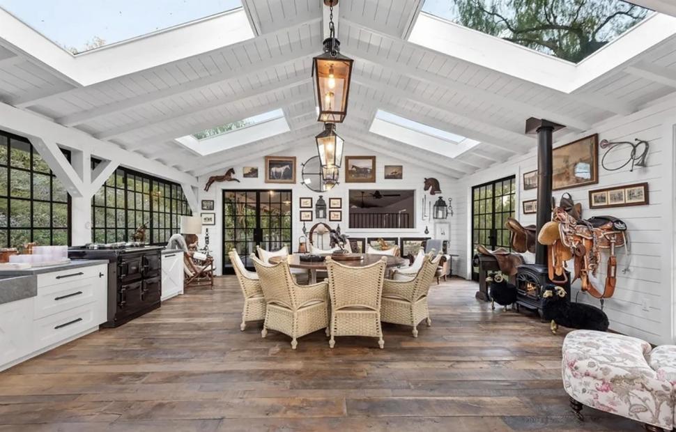 Primele imagini cu casa pe care tocmai și-a cumpărat-o Jennifer Lopez. Domeniul de lux i-a aparținut lui Sylvester Stallone 954131