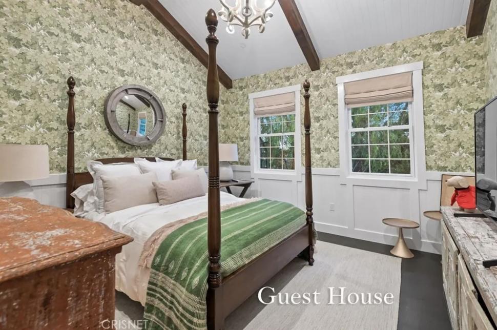 Primele imagini cu casa pe care tocmai și-a cumpărat-o Jennifer Lopez. Domeniul de lux i-a aparținut lui Sylvester Stallone 954135