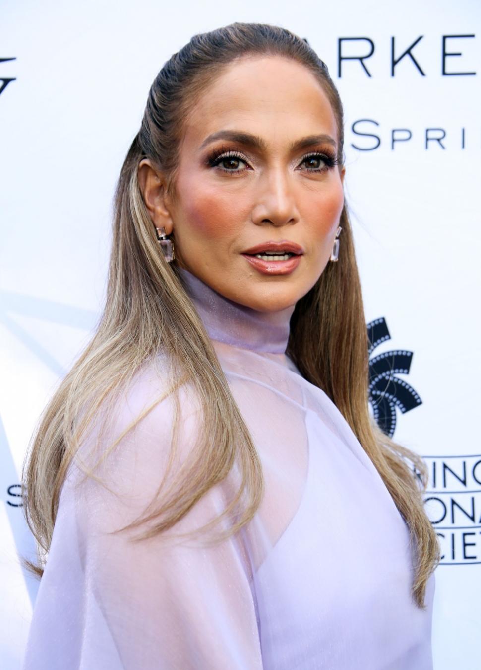 Primele imagini cu casa pe care tocmai și-a cumpărat-o Jennifer Lopez. Domeniul de lux i-a aparținut lui Sylvester Stallone 954138