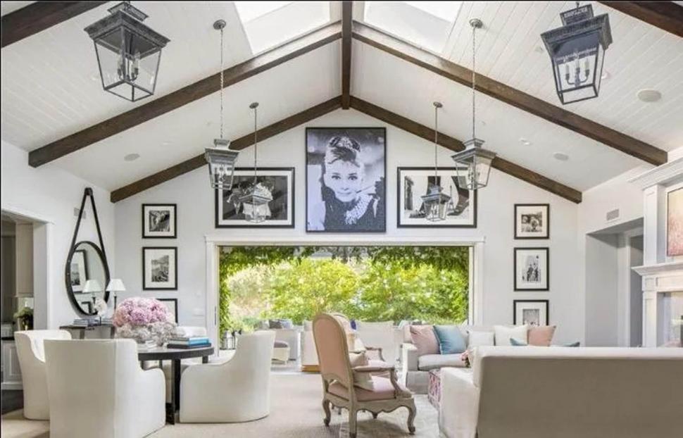 Primele imagini cu casa pe care tocmai și-a cumpărat-o Jennifer Lopez. Domeniul de lux i-a aparținut lui Sylvester Stallone 954144