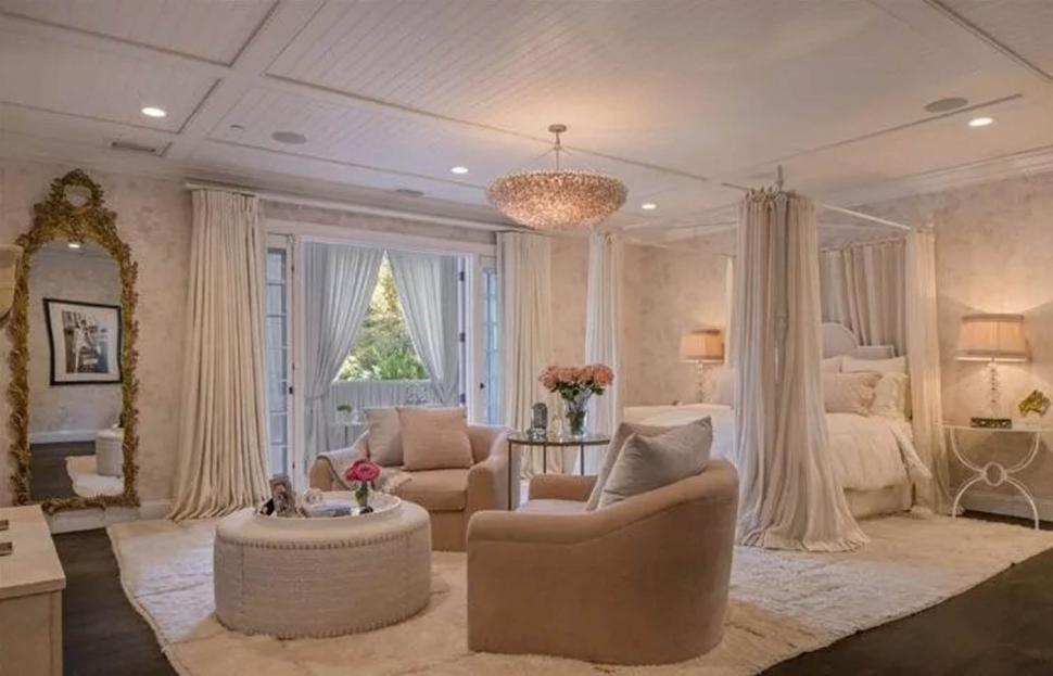 Primele imagini cu casa pe care tocmai și-a cumpărat-o Jennifer Lopez. Domeniul de lux i-a aparținut lui Sylvester Stallone 954146