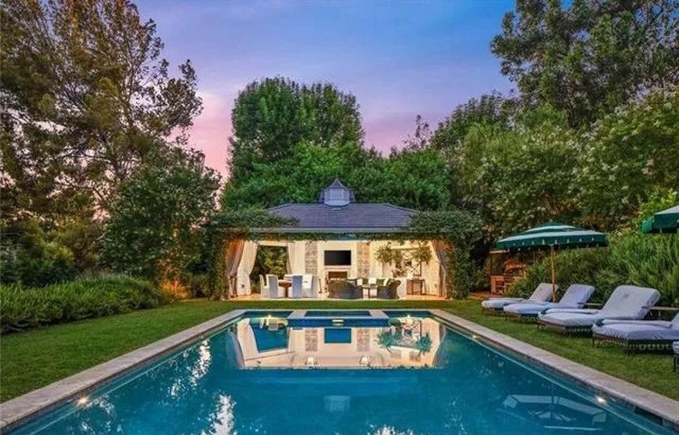 Primele imagini cu casa pe care tocmai și-a cumpărat-o Jennifer Lopez. Domeniul de lux i-a aparținut lui Sylvester Stallone 954147