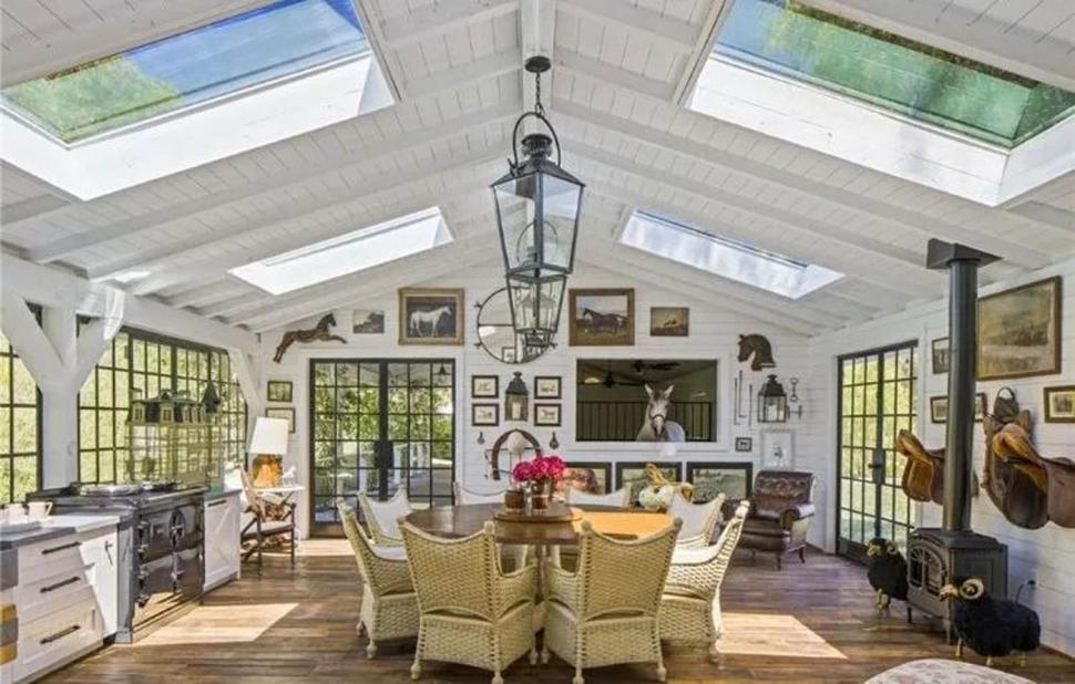 Primele imagini cu casa pe care tocmai și-a cumpărat-o Jennifer Lopez. Domeniul de lux i-a aparținut lui Sylvester Stallone 954153