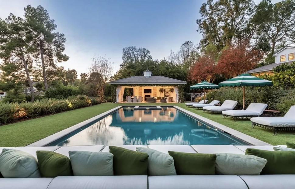 Primele imagini cu casa pe care tocmai și-a cumpărat-o Jennifer Lopez. Domeniul de lux i-a aparținut lui Sylvester Stallone 954155