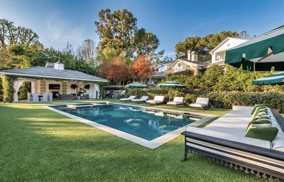 Primele imagini cu casa pe care tocmai și-a cumpărat-o Jennifer Lopez. Domeniul de lux i-a aparținut lui Sylvester Stallone 954156