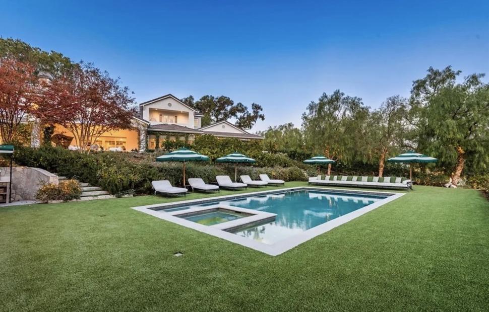 Primele imagini cu casa pe care tocmai și-a cumpărat-o Jennifer Lopez. Domeniul de lux i-a aparținut lui Sylvester Stallone 954157