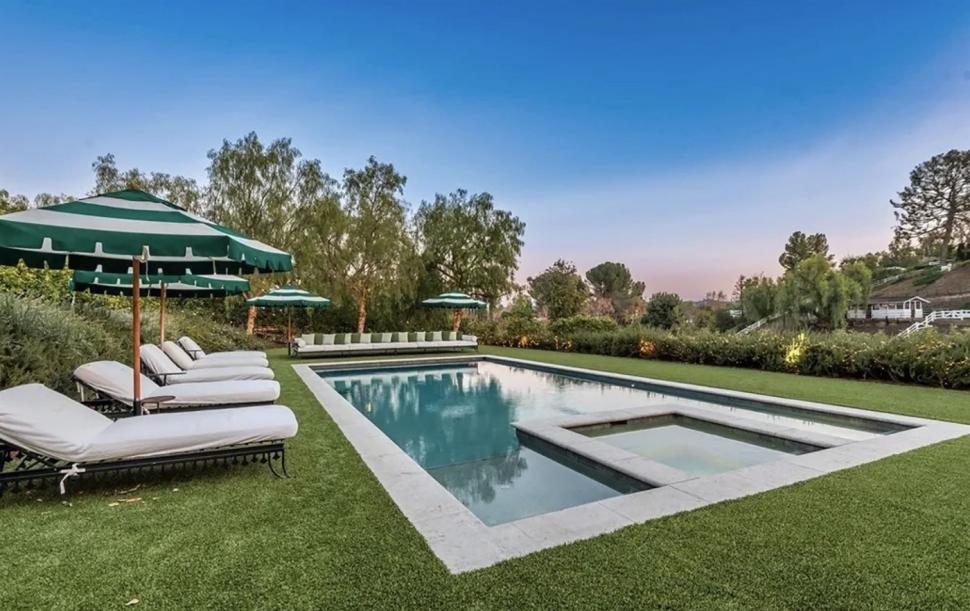 Primele imagini cu casa pe care tocmai și-a cumpărat-o Jennifer Lopez. Domeniul de lux i-a aparținut lui Sylvester Stallone 954158