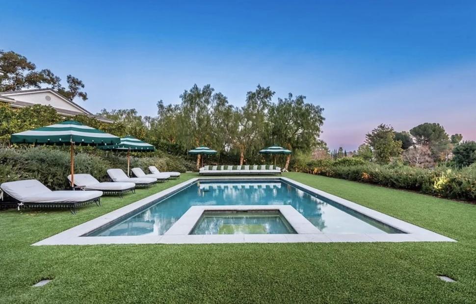 Primele imagini cu casa pe care tocmai și-a cumpărat-o Jennifer Lopez. Domeniul de lux i-a aparținut lui Sylvester Stallone 954160