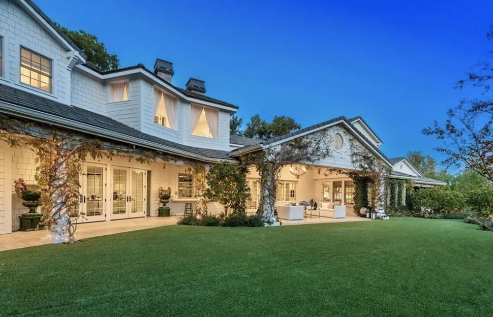 Primele imagini cu casa pe care tocmai și-a cumpărat-o Jennifer Lopez. Domeniul de lux i-a aparținut lui Sylvester Stallone 954161