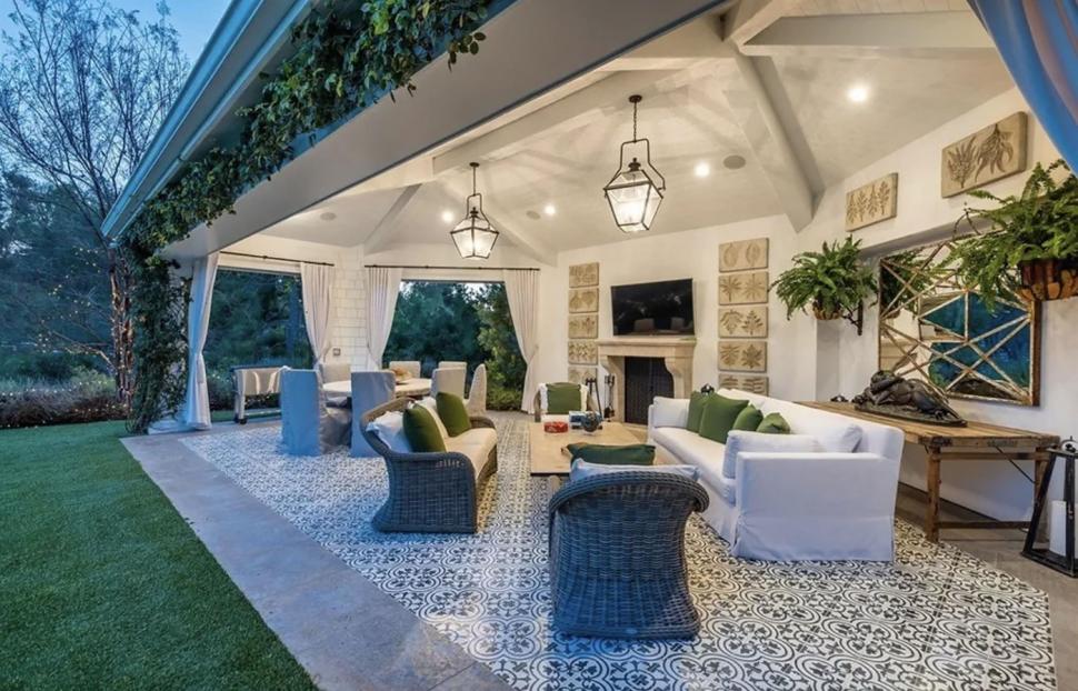 Primele imagini cu casa pe care tocmai și-a cumpărat-o Jennifer Lopez. Domeniul de lux i-a aparținut lui Sylvester Stallone 954162