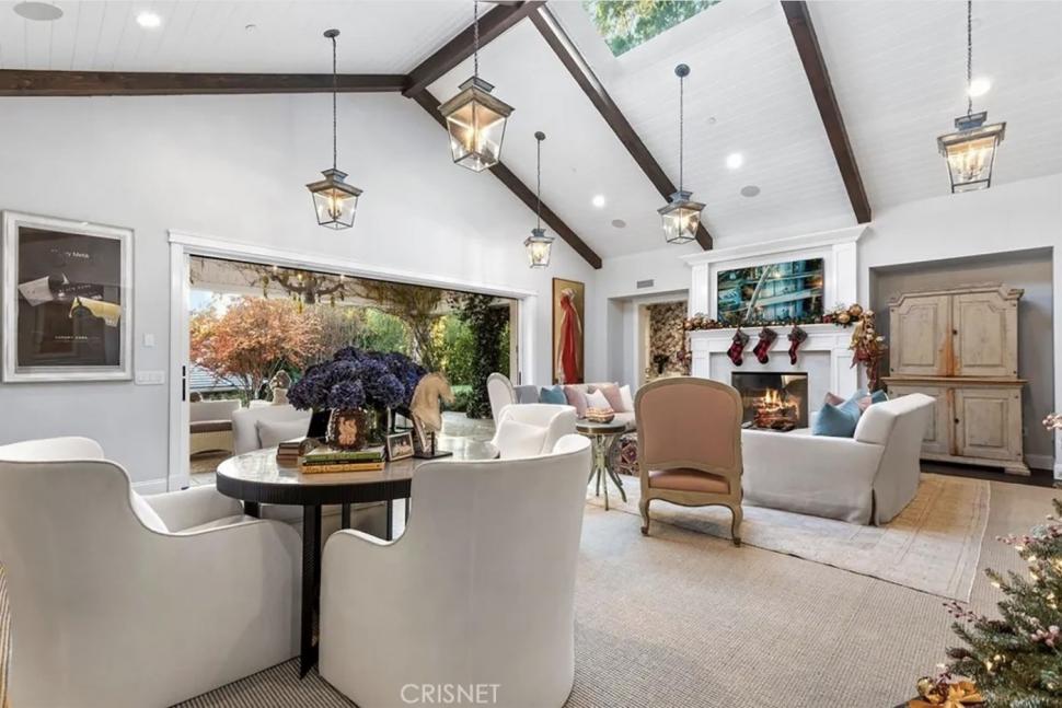 Primele imagini cu casa pe care tocmai și-a cumpărat-o Jennifer Lopez. Domeniul de lux i-a aparținut lui Sylvester Stallone 954163