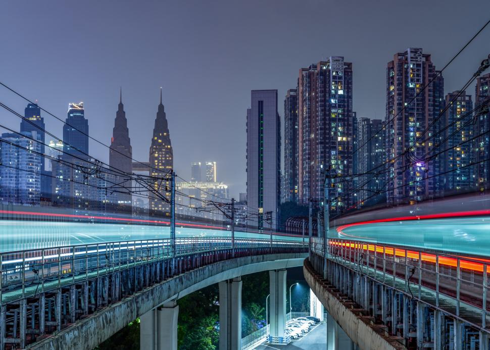 „Un Hong Kong pe steroizi”. Orașul din China în care trenurile traversează blocurile, aproape necunoscut în lume  954203